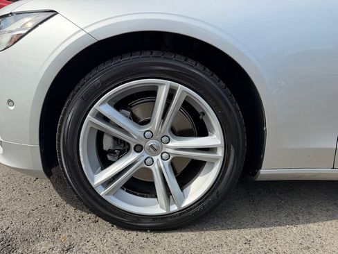 Used 2018 Volvo S90 T5 Momentum w/ Convenience Package FWD image 8