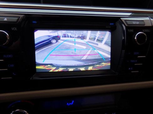 Used 2015 Toyota Corolla LE image 18