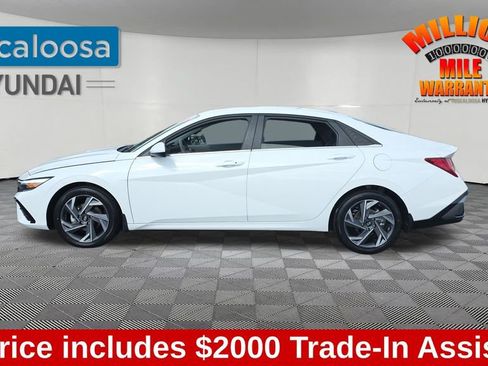 Used 2025 Hyundai Elantra SEL image 4