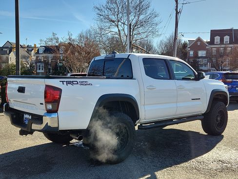 Used 2018 Toyota Tacoma 2WD Double Cab image 4