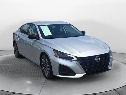 Used 2024 Nissan Altima 2.5 SV FWD image 7