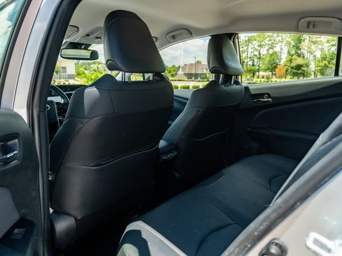Used 2021 Toyota Prius XLE FWD image 13