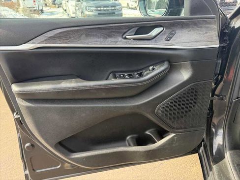 Certified 2024 Jeep Grand Cherokee Limited w/ Luxury Tech Group II image 11