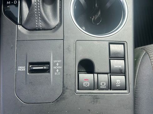 Used 2023 Toyota Highlander LE FWD image 15