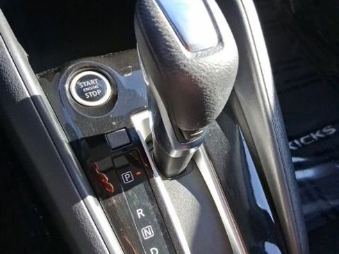 Used 2020 Nissan Kicks S image 26