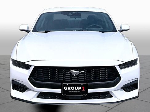 Used 2025 Ford Mustang Coupe RWD image 4