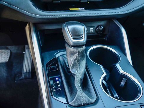 Certified 2025 Toyota Highlander XLE image 28