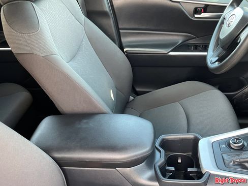 Certified 2025 Toyota RAV4 XLE AWD/4WD image 14