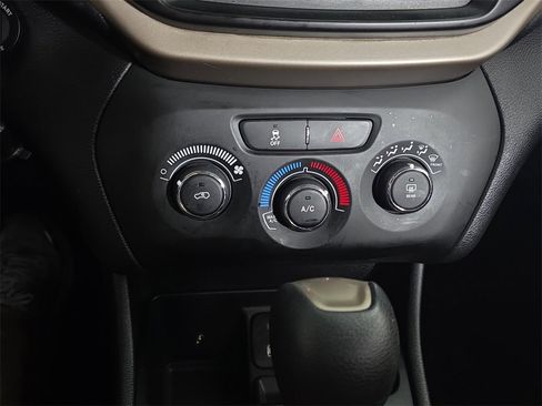 Used 2017 Jeep Cherokee Altitude image 14