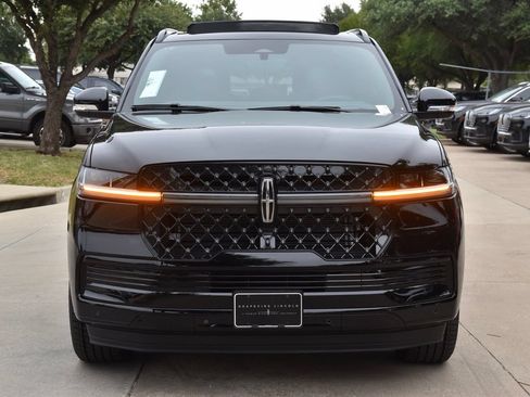 New 2027 Lincoln Navigator L Reserve w/ Jet Appearance Package AWD/4WD image 2
