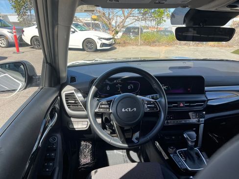 Used 2025 Kia Seltos S image 36
