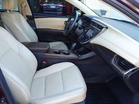 Used 2016 Toyota Avalon Limited w/ Toyota Safety Sense Package image 9