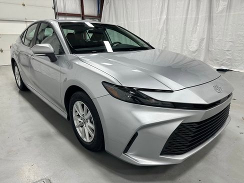 Used 2025 Toyota Camry LE image 1