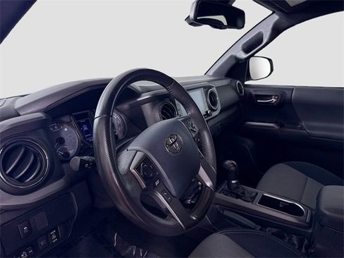 Certified 2020 Toyota Tacoma TRD Off-Road image 9