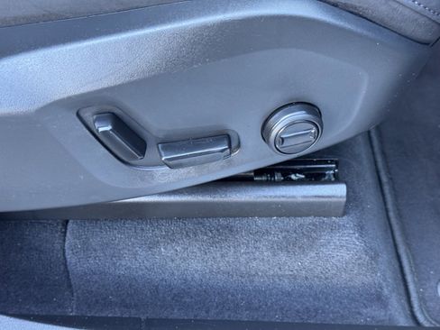 Used 2025 Volvo XC90 B5 Plus image 24