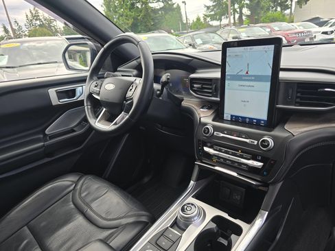 Used 2020 Ford Explorer Platinum w/ Premium Technology Package AWD/4WD image 10