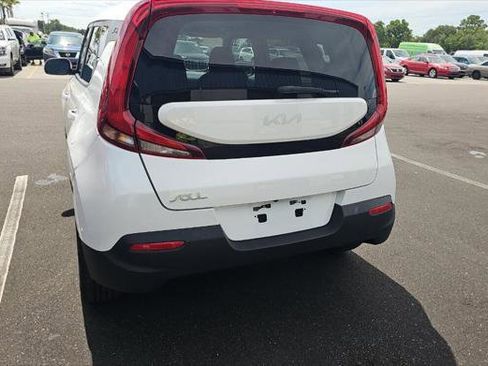 Used 2022 Kia Soul LX w/ Technology Package FWD image 8