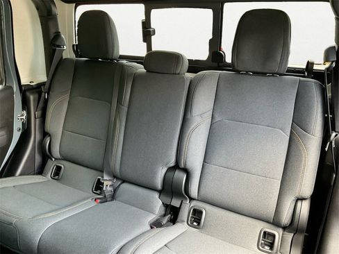 New 2025 Jeep Gladiator Sport image 9