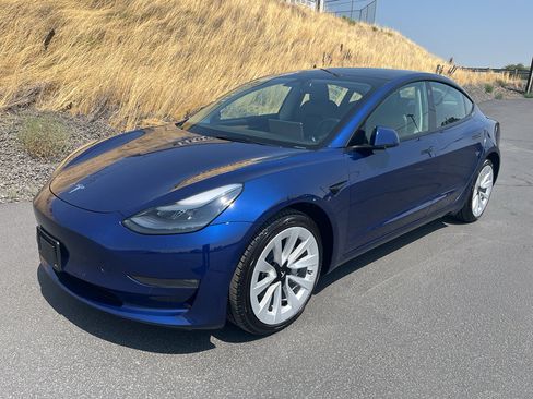 Used 2022 Tesla Model 3 Long Range AWD/4WD image 1
