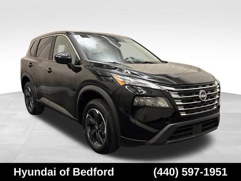 Used 2025 Nissan Rogue SV AWD/4WD image 3