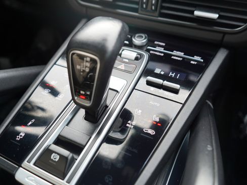 Used 2021 Porsche Cayenne Turbo image 52