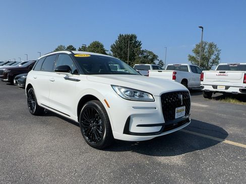 Used 2023 Lincoln Corsair Reserve w/ Equipment Group 201A FWD image 2