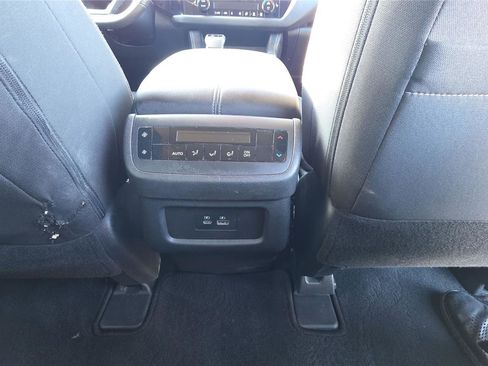 Used 2025 Nissan Pathfinder SV image 18