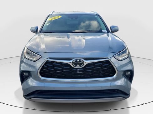 Used 2022 Toyota Highlander Platinum FWD image 2