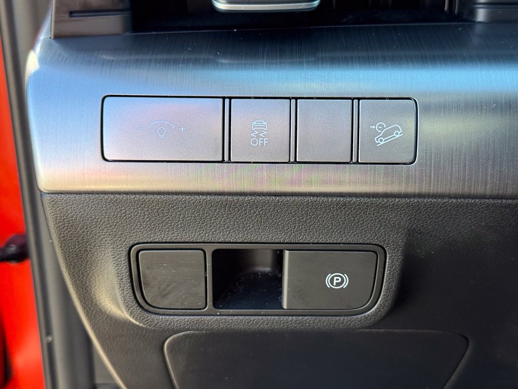Certified 2024 Hyundai Kona SEL AWD/4WD image 26