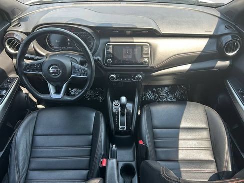 Used 2020 Nissan Kicks SR w/ SR Premium Package FWD image 11