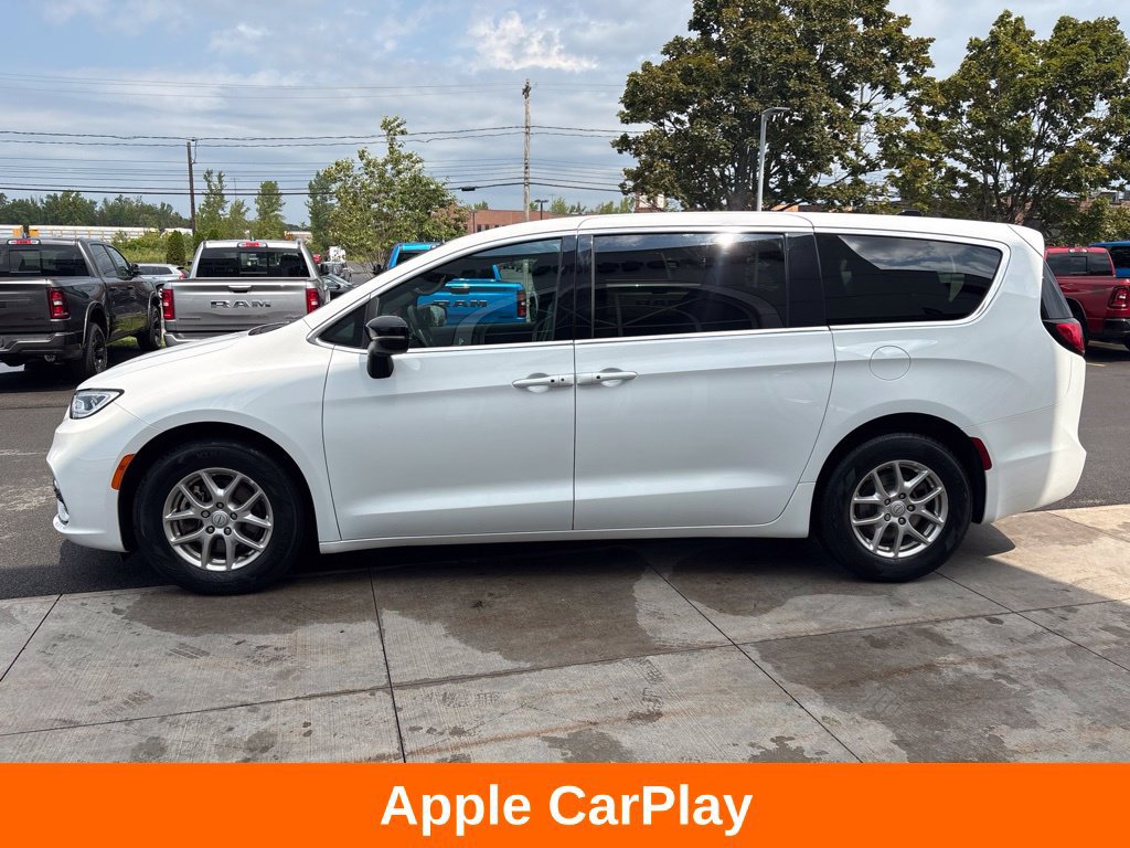 Used 2026 Chrysler Pacifica Select FWD image 9