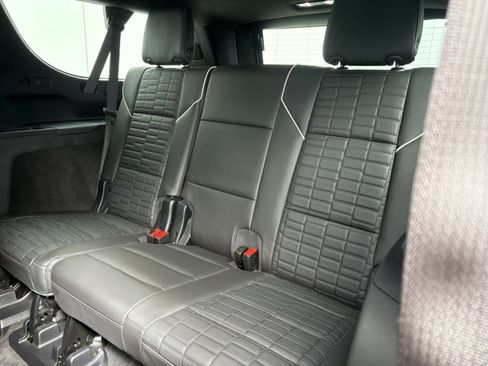 Certified 2025 Cadillac Escalade ESV V AWD/4WD image 14