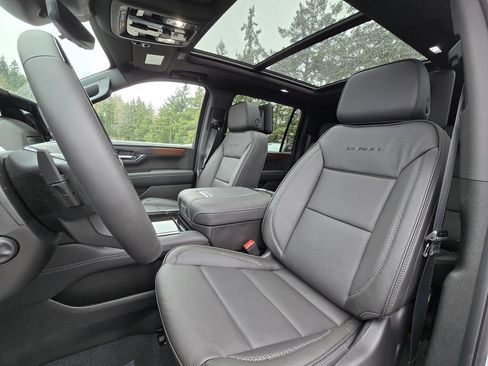 New 2026 GMC Yukon XL Denali w/ Denali Reserve Package image 23