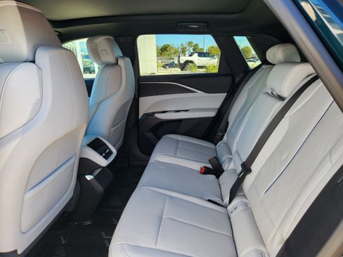 New 2025 Cadillac Lyriq Luxury image 18