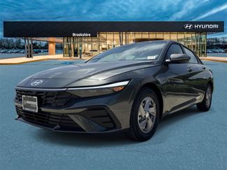 New 2025 Hyundai Elantra SE image 1