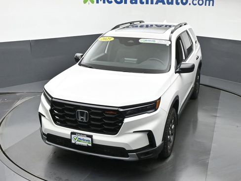Used 2025 Honda Pilot TrailSport image 31