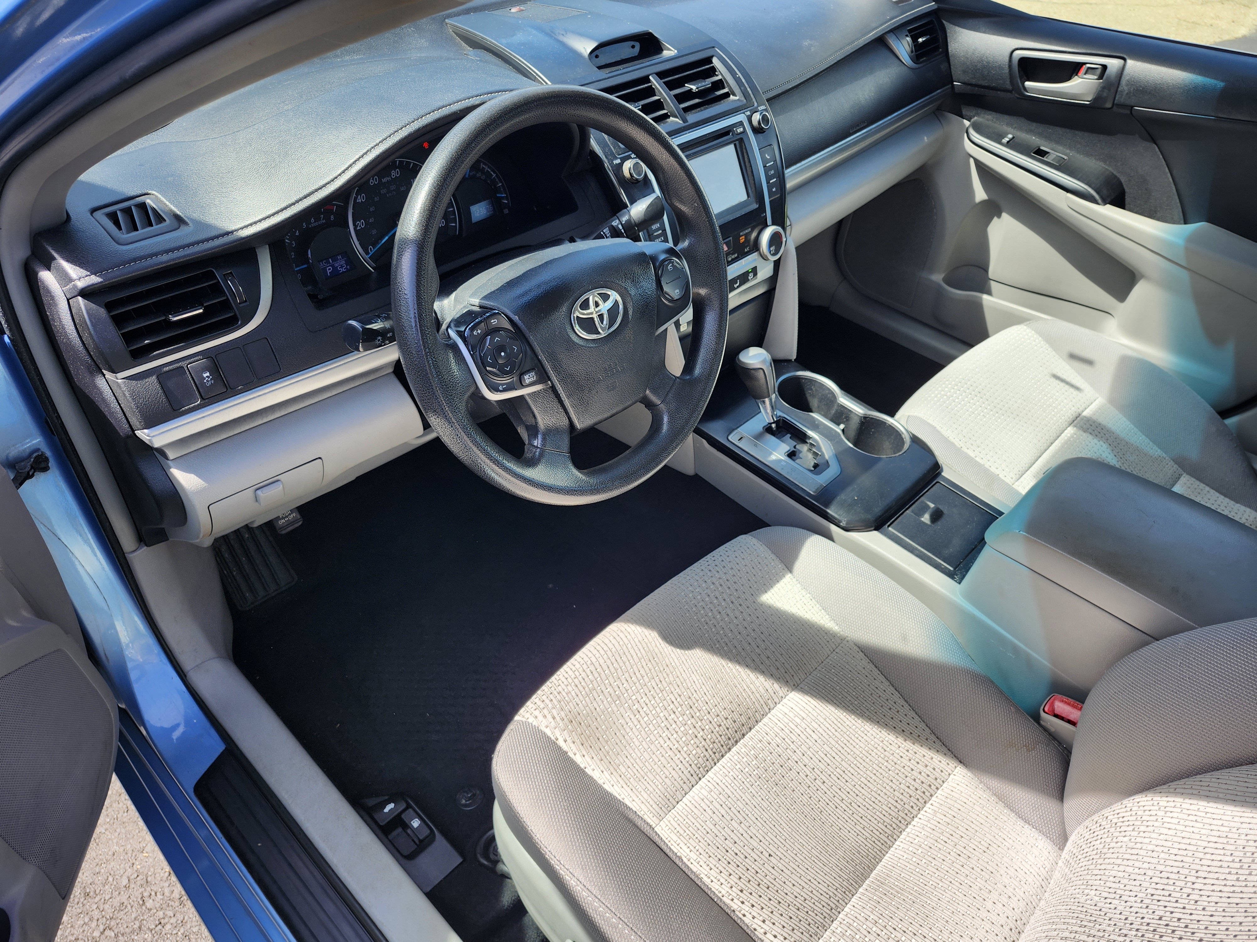 Used 2014 Toyota Camry LE FWD image 4