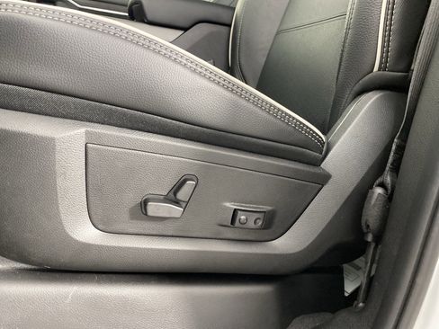 New 2026 RAM 2500 Laramie AWD/4WD image 16