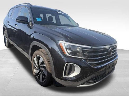 Used 2025 Volkswagen Atlas SE FWD image 12