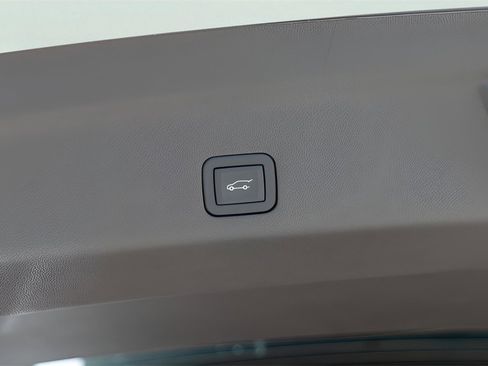 New 2026 GMC Yukon Elevation image 30