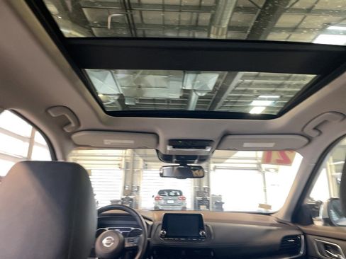 Used 2021 Nissan Rogue SL image 23