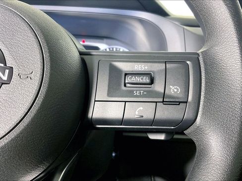 Used 2025 Nissan Pathfinder S image 28