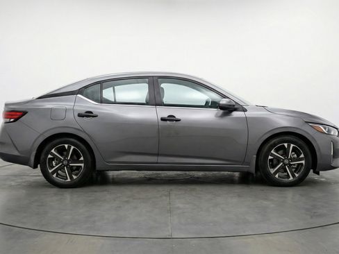 Used 2025 Nissan Sentra SV image 11