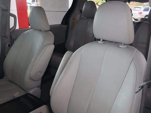 Used 2014 Toyota Sienna XLE w/ XLE Premium Package FWD image 16