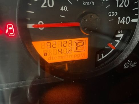 Used 2019 Nissan Frontier SV image 9