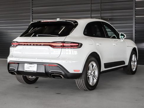 Certified 2026 Porsche Macan AWD/4WD image 10