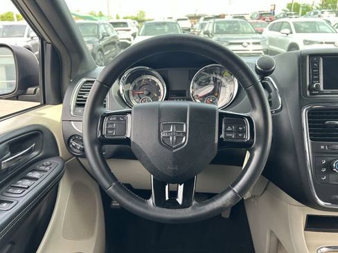 Used 2017 Dodge Grand Caravan SXT FWD image 10