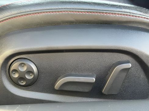 Used 2011 Audi R8 V10 AWD/4WD image 7