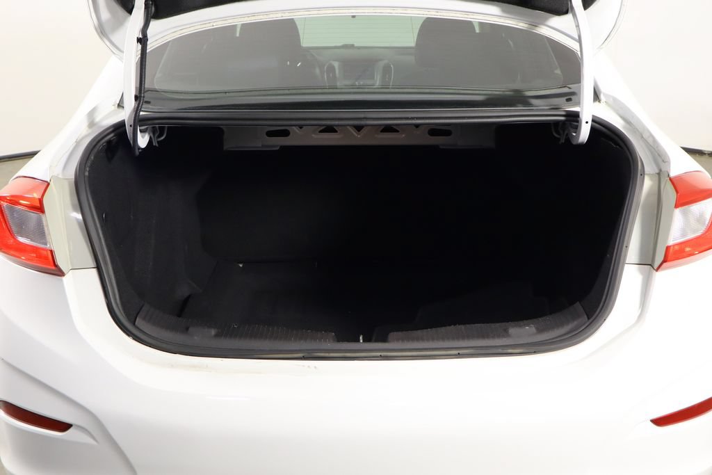 Used 2017 Chevrolet Cruze LS FWD image 14