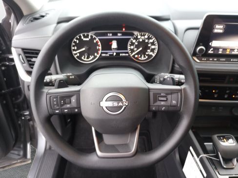 Used 2025 Nissan Rogue S FWD image 12